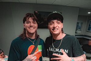 ¡Multiverso confirmado! Peso Pluma y Dominik Mysterio desatan ola de memes por su parecido