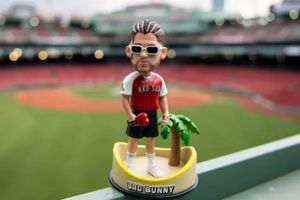 Red Sox lanza bobblehead conmemorativo de Bad Bunny