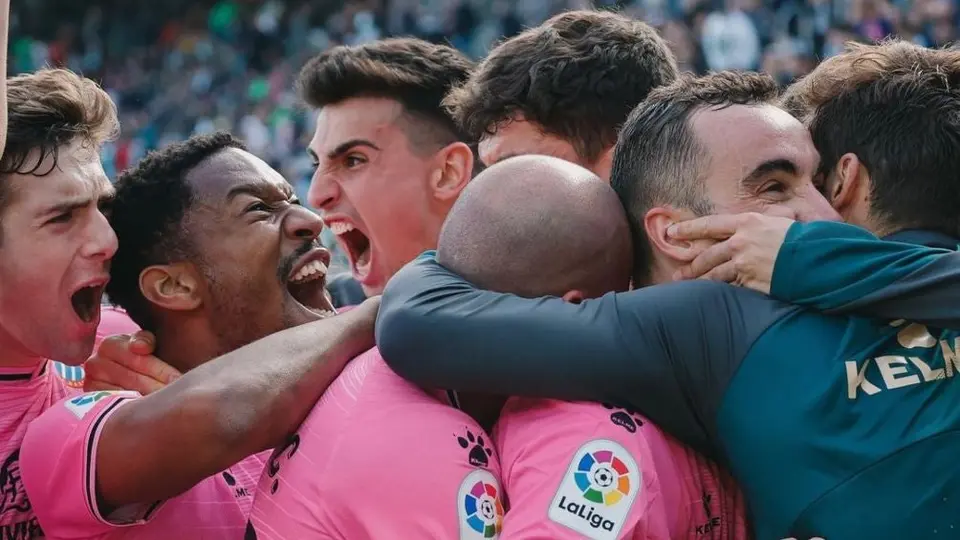 César Montes: Sin el mexicano, Espanyol gana de último minuto al Elche