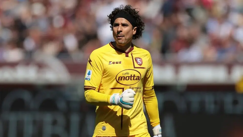 Guillermo Ochoa salió ovacionado en empate de la Salernitana con el Torino