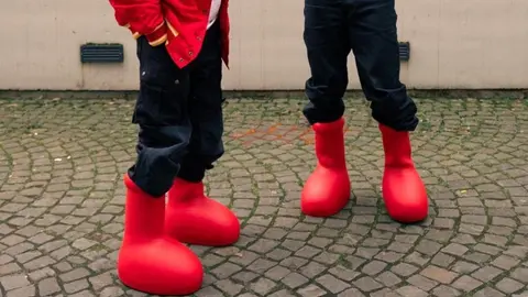 Astro Boy: ¿Cuánto cuestan las famosas botas rojas que lanzó MSCHF?