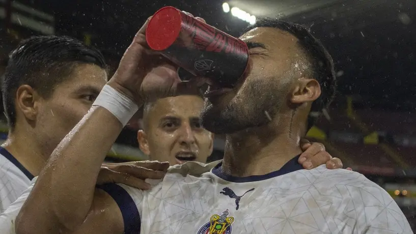 Alexis Vega: ¿Era chela? Así fue su festejo de gol en el Clásico Tapatío
