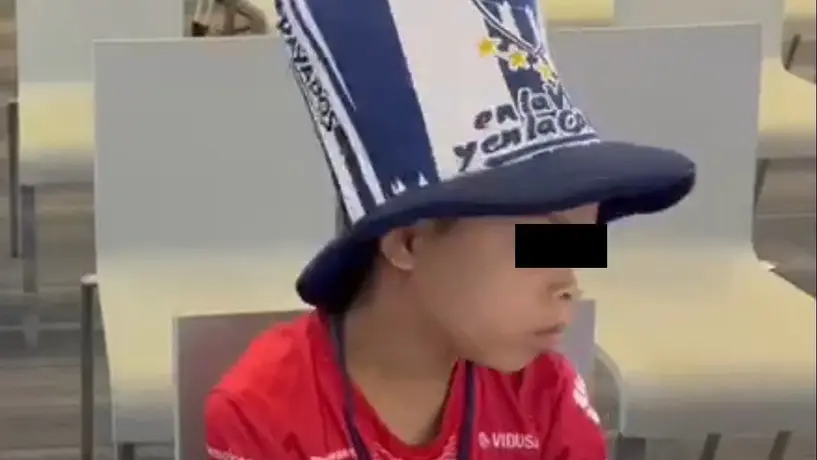 Niño que no dejaron entrar al Volcán por su sombrero fue invitado al Clásico Regio por Rayados