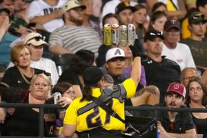 Equipos de MLB extienden venta de cerveza por cronómetro