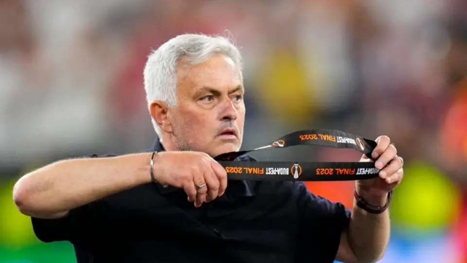 José Mourinho ha sido sancionado por la UEFA tras usar lenguaje abusivo contra un árbitro