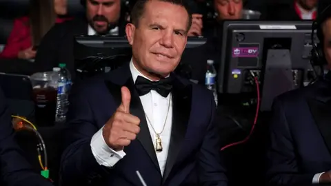 Julio César Chávez le pidió al actor Mark Wahlberg que haga su película biográfica