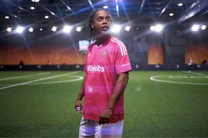 Ronaldinho durante su debut en la Kings League: "Yo no voy a correr, que corra otro"