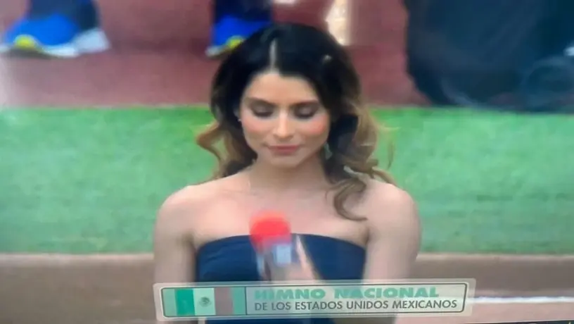 María León entona mal el Himno Nacional y recibe silbatina en el Mexico City Series