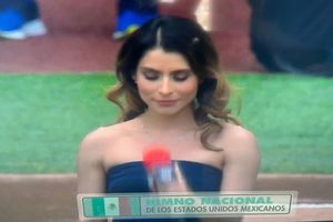 María León entona mal el Himno Nacional y recibe silbatina en el Mexico City Series
