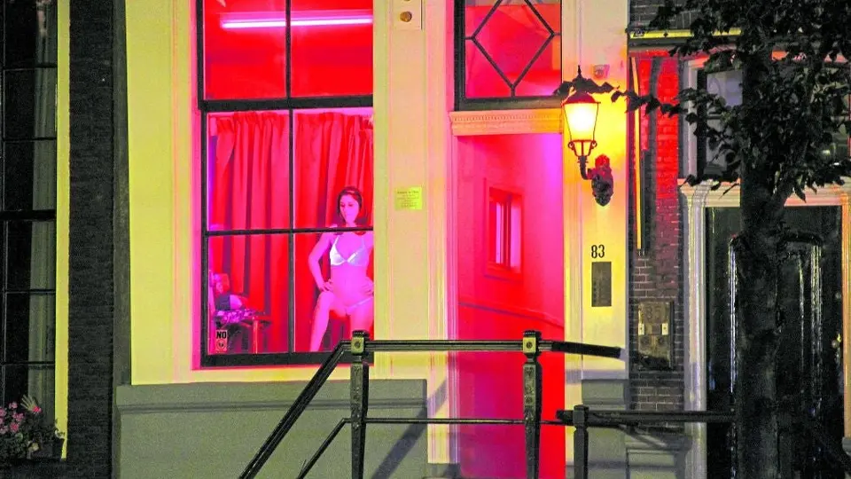 Tamaulipas: Exhiben a mujeres trabajadoras sexuales en vitrinas al estilo Ámsterdam