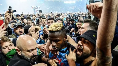 Tragedia napolitana: Hay un muerto y tres heridos de bala en celebración del Scudetto