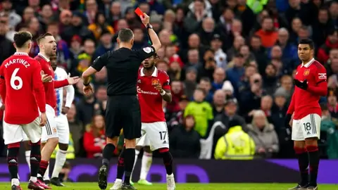 Premier League: Casemiro fue expulsado en el triunfo del Manchester United sobre el Crystal Palace