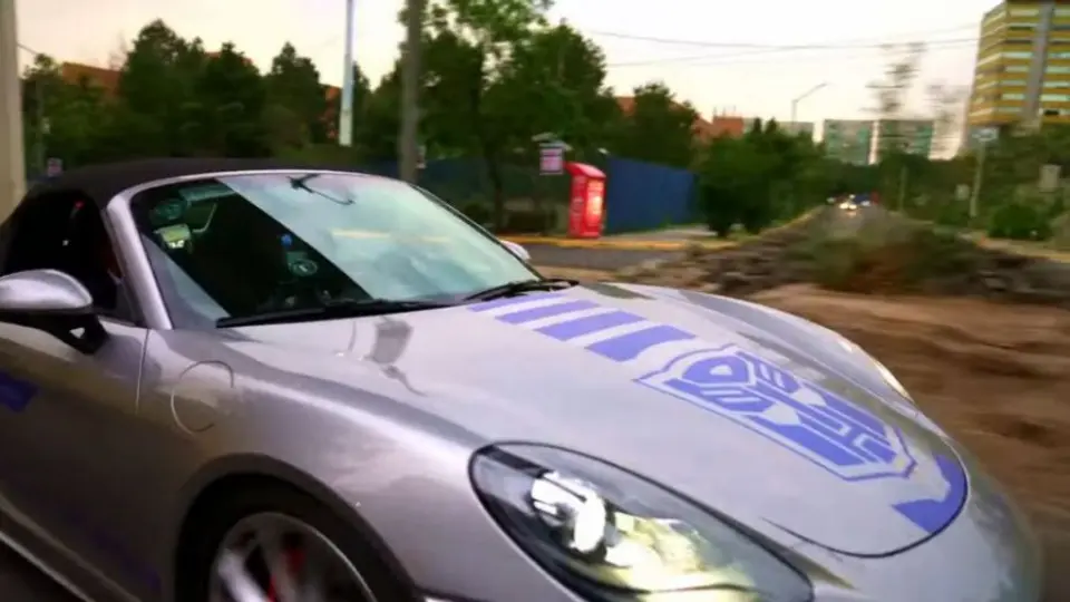 Pidieron un taxi y llegó un Transformer