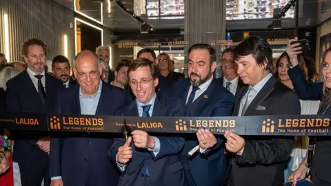 ¡Reconocimiento! Inauguran la exposición LEGENDS en España