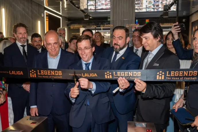 ¡Reconocimiento! Inauguran la exposición LEGENDS en España