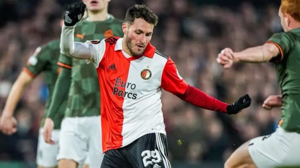 Santiago Gimenez anota en el Feyenoord vs Shakhtar de la Europa League
