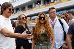 Tom Cruise está interesado en Shakira y hasta le mandó flores