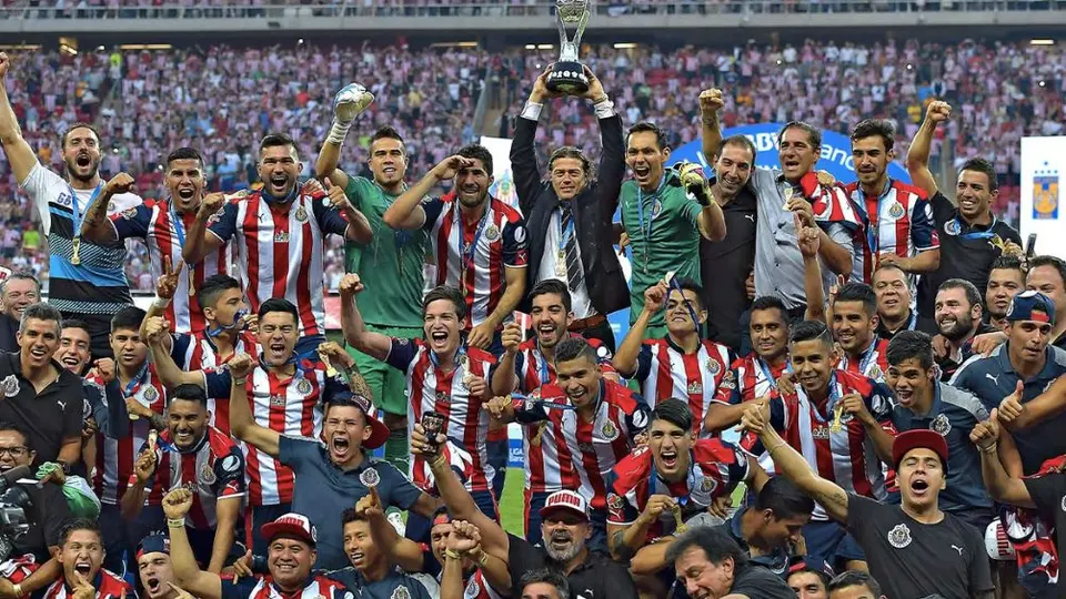 Chivas: Desde Grecia Orbelín y Almeyda esperan ver campeón al Rebaño
