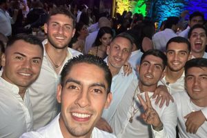 Santi Giménez convive con Pocho, Guti, Luis Chávez y otros jugadores en boda