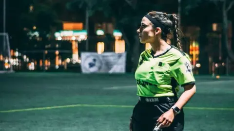 Valeria Andrade, de ser árbitra en Liga MX a presumir su cuerpo en redes sociales