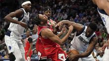 NBA: Mavericks son multados por dejar fuera a sus titulares para perder ante los Bulls