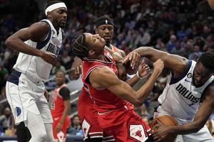 NBA: Mavericks son multados por dejar fuera a sus titulares para perder ante los Bulls