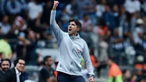 Paunovic le mandó mensaje de apoyo a JJ Macías: "Vamos a estar a su disposición"