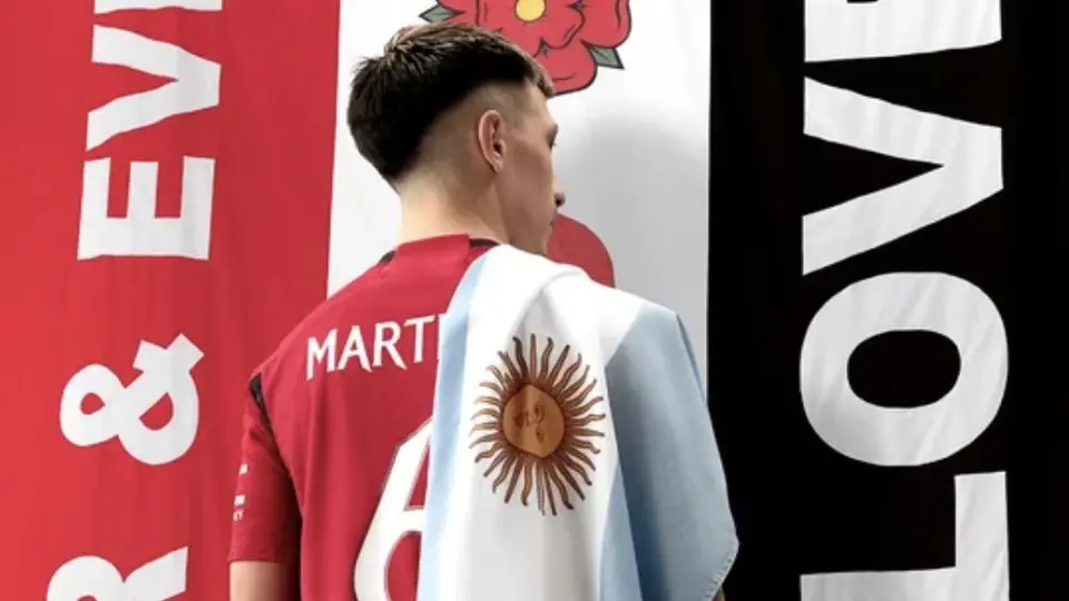 Manchester United presentó su nueva equipación para la 2023-2024