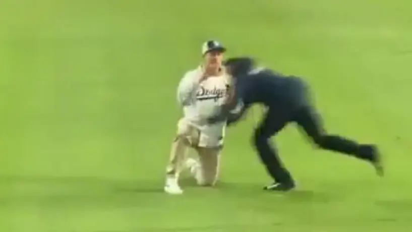 MLB: Aficionado de los Dodgers invadió la cancha para pedir matrimonio; seguridad lo abatió