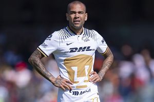 Dani Alves puede conquistar un título que le hace falta y que jamás imaginó