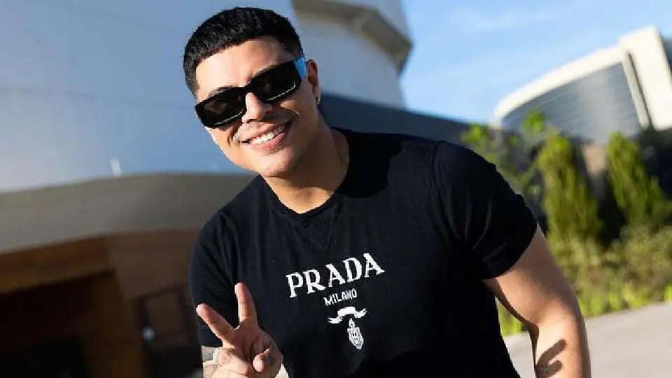 Eduin Caz, cantante de Grupo Firme presume su nuevo físico en redes sociales