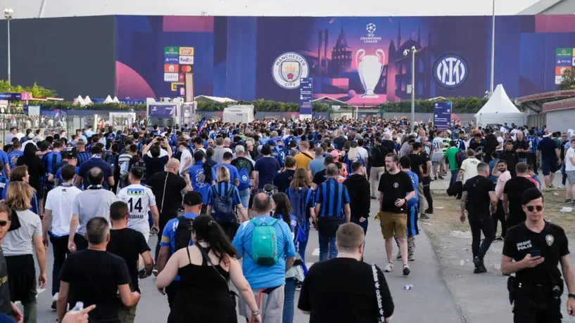 Otro desastre de la UEFA; caos para aficionados de Man City e Inter para ingresar al estadio
