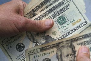 Precio del dólar cayó a menos de 18 pesos mexicanos por primera vez desde 2018