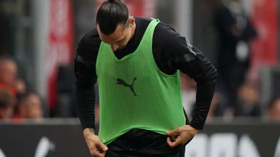 Zlatan Ibrahimovic sufrió una nueva lesión en el Milan-Lecce, la edad no perdona