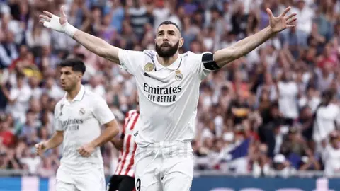 Karim Benzema anotó en su último partido con el Real Madrid y salió ovacionado del Bernabéu