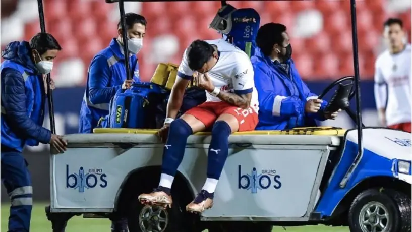 Chivas: Alexis Vega busca ayuda divina previo a conocer la gravedad de su lesión