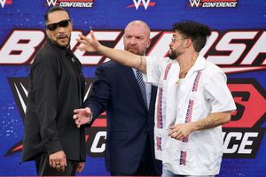 Bad Bunny y su lado más violento, ¡le pegó tremenda bofetada a Damian Priest!