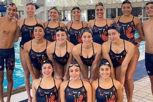 Equipo de natación mexicano se ve forzado a vender trajes para pagar sus competencias