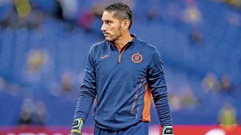 Cruz Azul: José de Jesús Corona fue asaltado saliendo del club