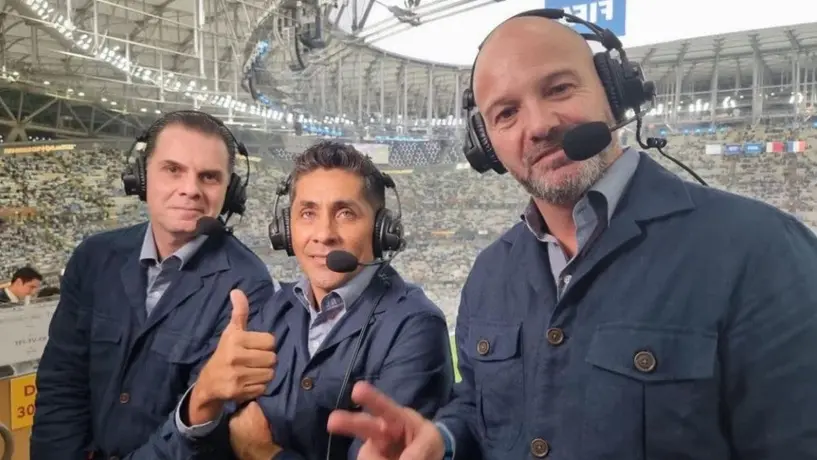 Christian Martinoli, Luis García y Jorge Campos se burlan de Henry Martín en pleno juego de México