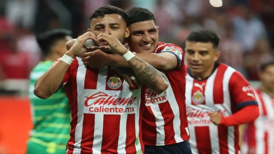 Chivas aplasta a Mazatlán y clasifica directo a la Liguilla