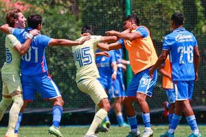 ¡Golpes y patadas! Así fue la bronca entre Cruz Azul y América en la Sub 18