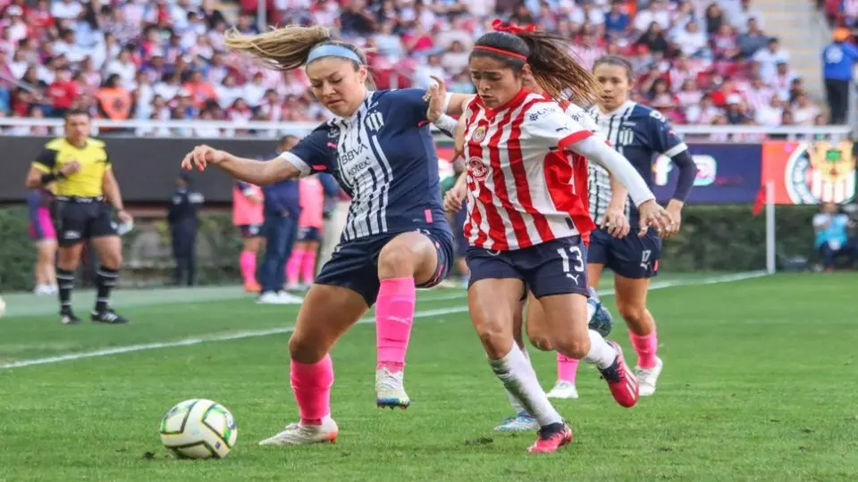 Chivas y Rayadas reparten puntos en el duelo por el liderato