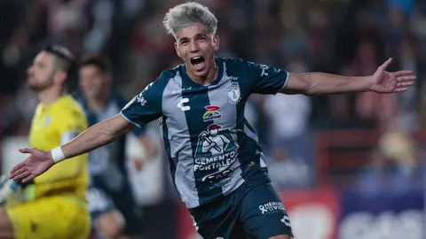Kevin Álvarez sorprende y deja al borde del 'infarto' a joven aficionada del Pachuca