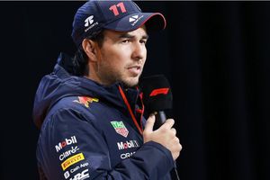 Checo Pérez presumió casco de Ant-Man y lo va a ‘estrenar’ en la Fórmula 1