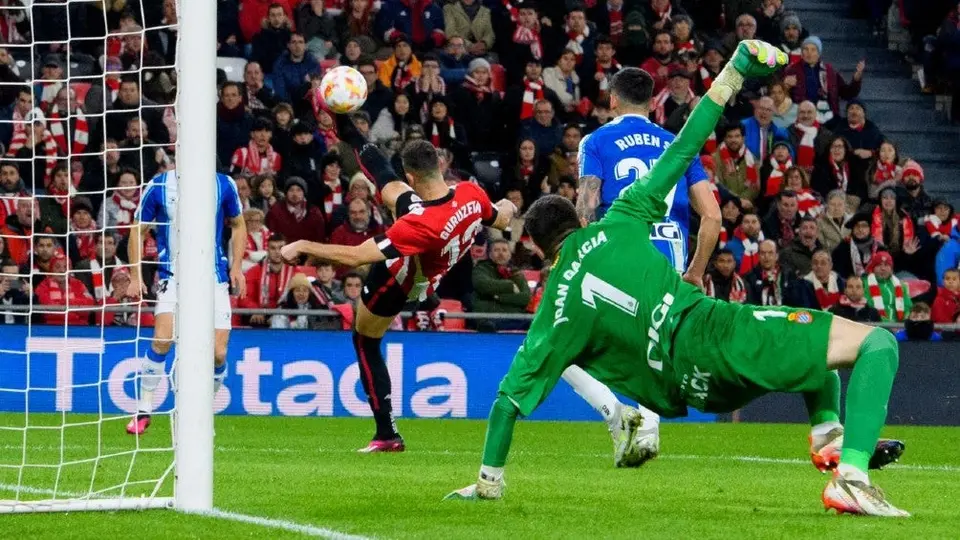 César Montes: El mexicano fue titular en la derrota del Espanyol en Copa del Rey
