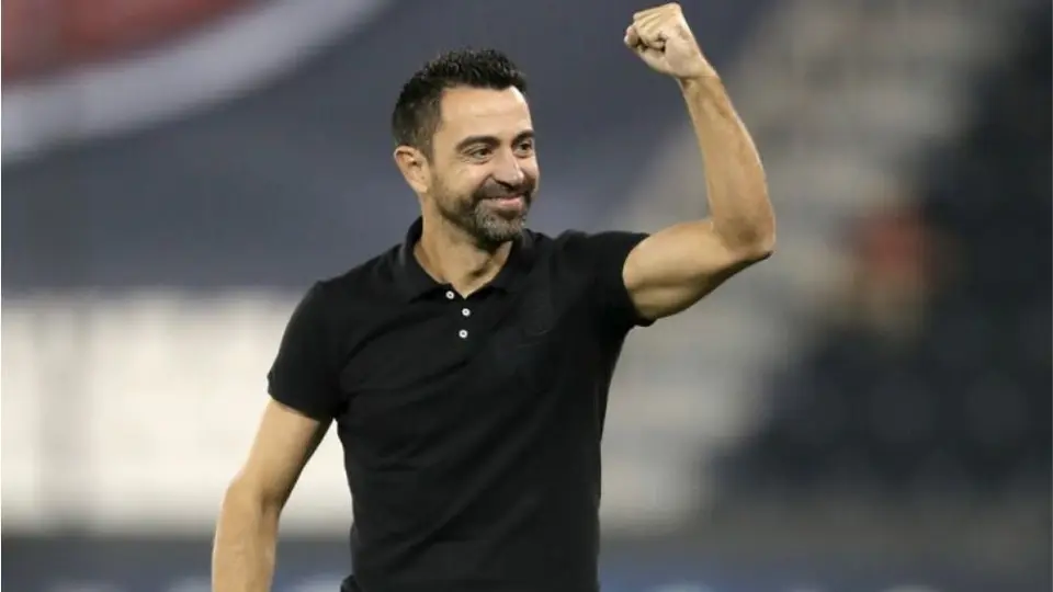 Barcelona: El club catalán se plantea renovar a Xavi por dos temporadas más