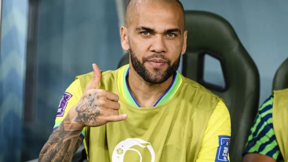 Dani Alves: Video revela que el futbolista llevó mano de la víctima a sus genitales