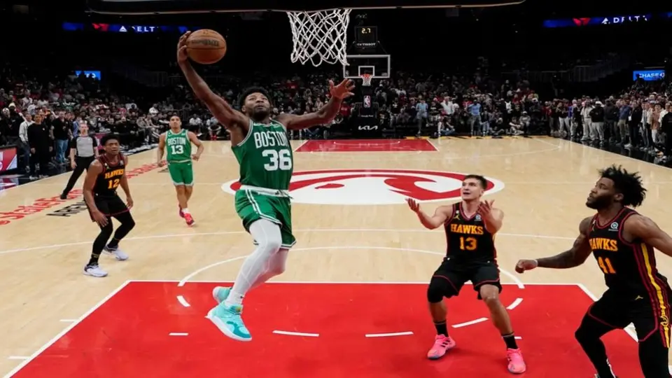 Boston aventaja 3-1 a Hawks de la mano de Brown y Tatum