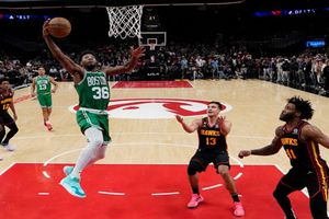 Boston aventaja 3-1 a Hawks de la mano de Brown y Tatum